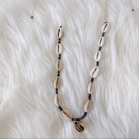 boutique Jewelry - Puka Shell Necklace Nwt
